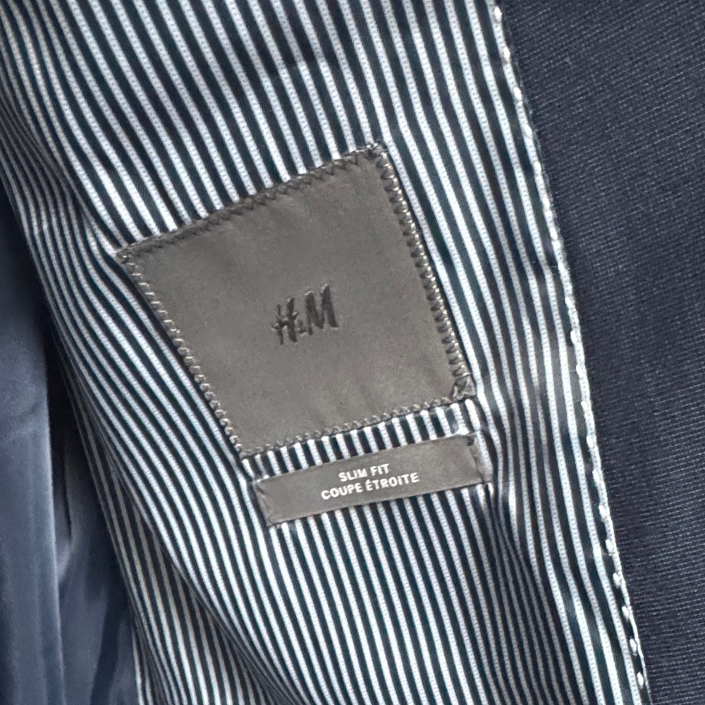 H&M Men's Classic Navy Blazer - Picture 2 of 4